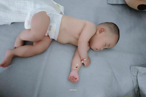清镇怎样教宝宝爬